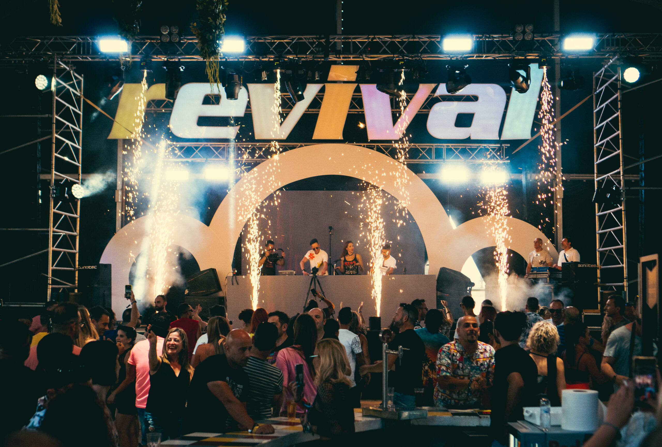 Home Escenario y público durante Revival